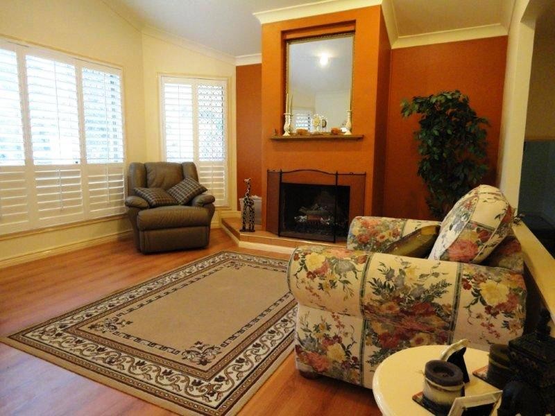 18 Chichester Drive, Arundel QLD 4214