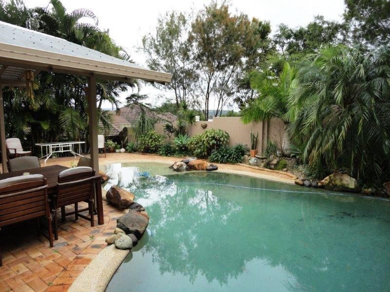 18 Chichester Drive, Arundel QLD 4214