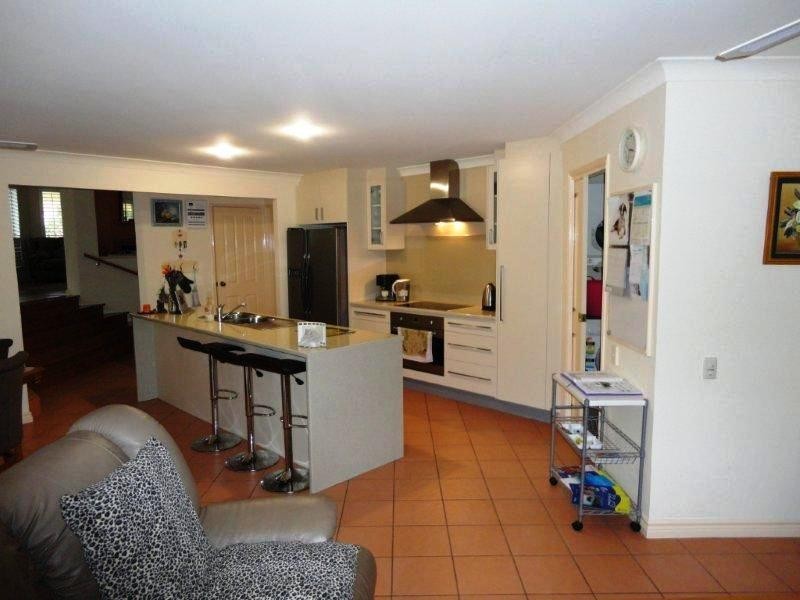 18 Chichester Drive, Arundel QLD 4214