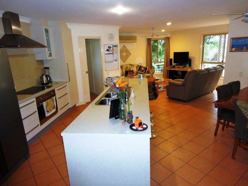 18 Chichester Drive, Arundel QLD 4214