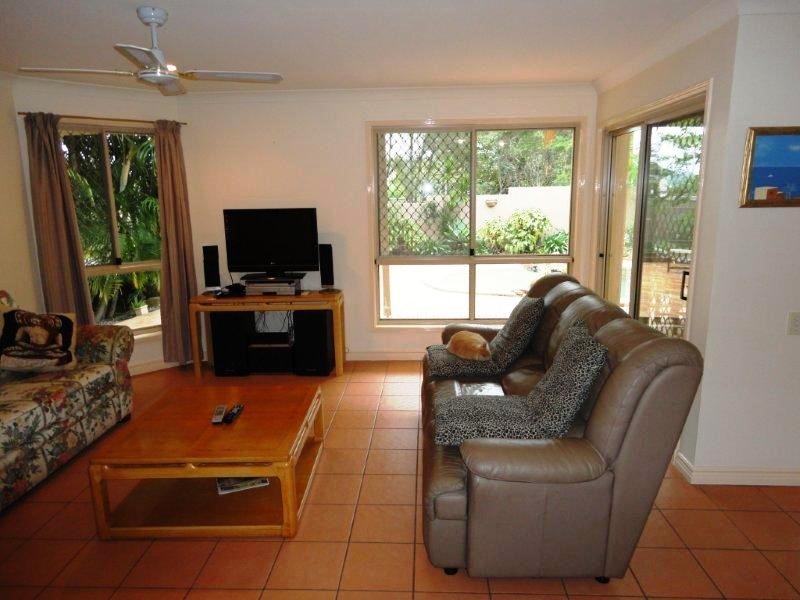 18 Chichester Drive, Arundel QLD 4214