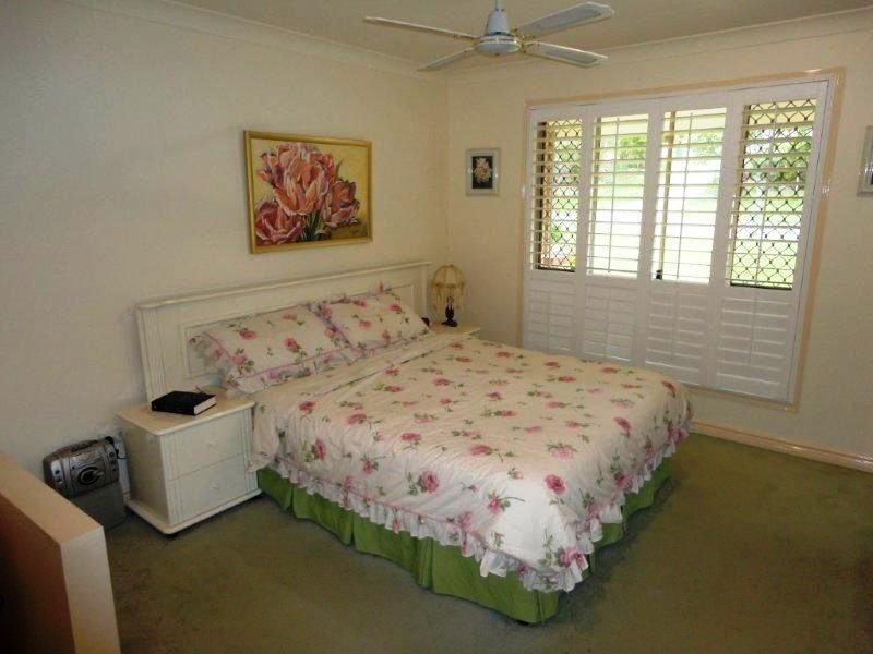 18 Chichester Drive, Arundel QLD 4214