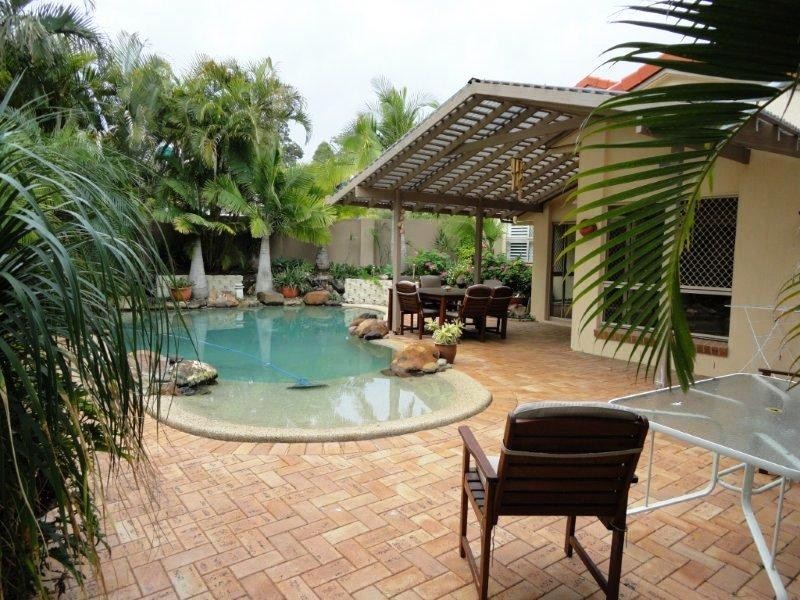 18 Chichester Drive, Arundel QLD 4214