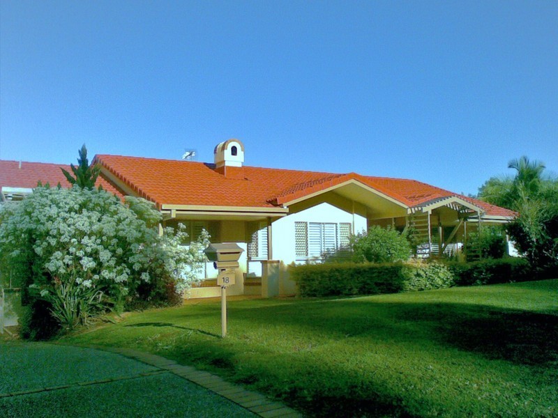 18 Chichester Drive, Arundel QLD 4214