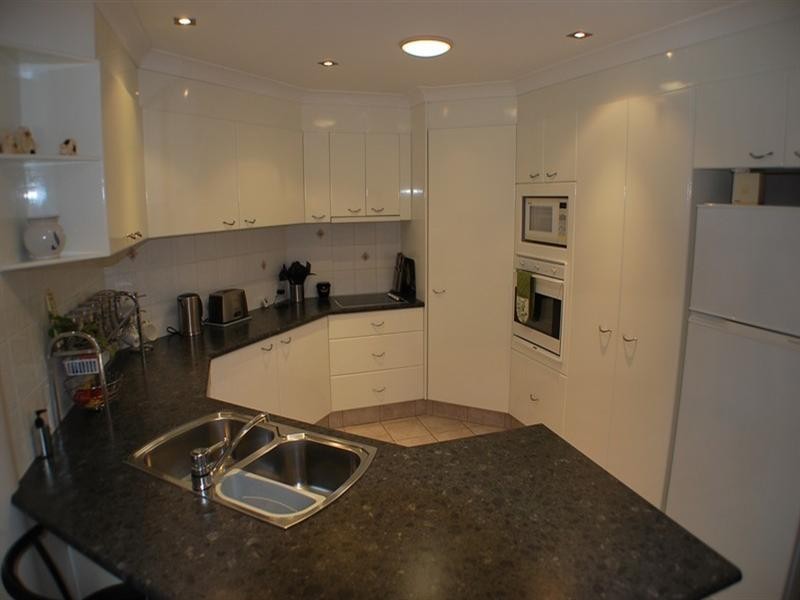 18 Clubhouse Drive, Arundel QLD 4214