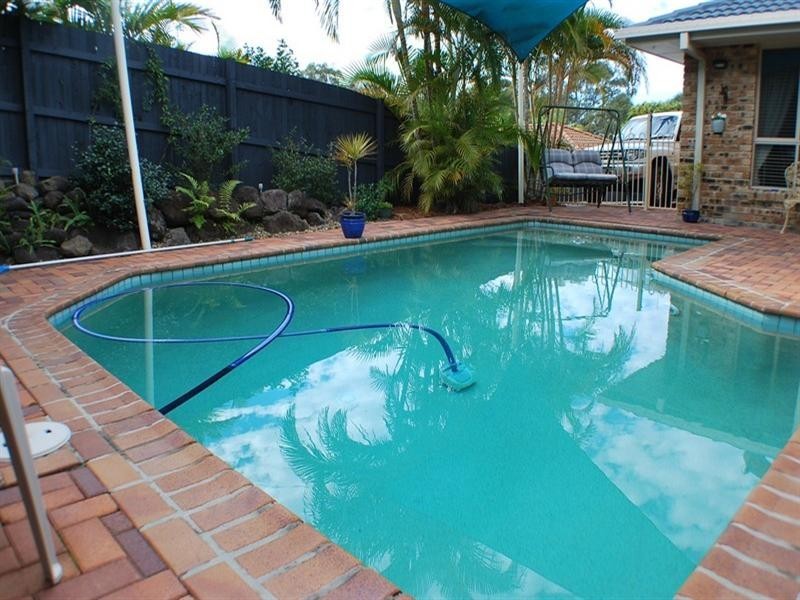 18 Clubhouse Drive, Arundel QLD 4214