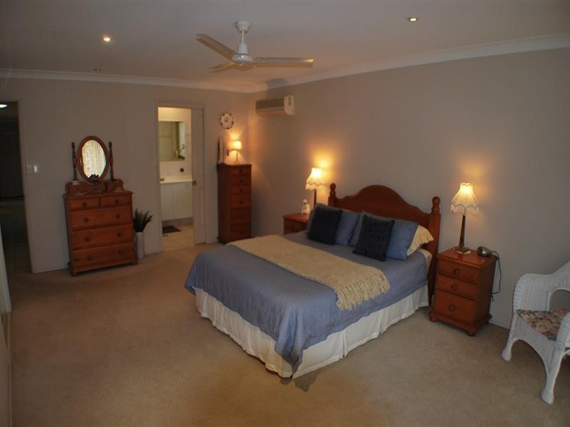 18 Clubhouse Drive, Arundel QLD 4214