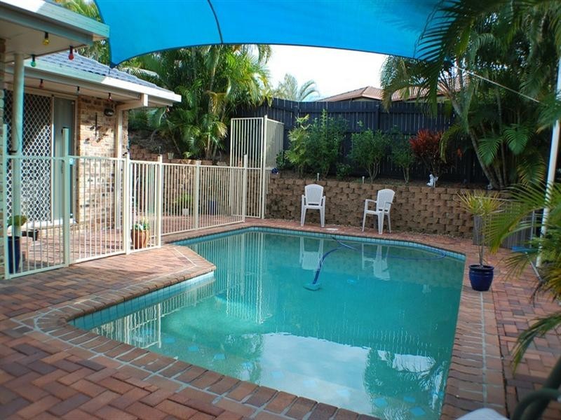 18 Clubhouse Drive, Arundel QLD 4214