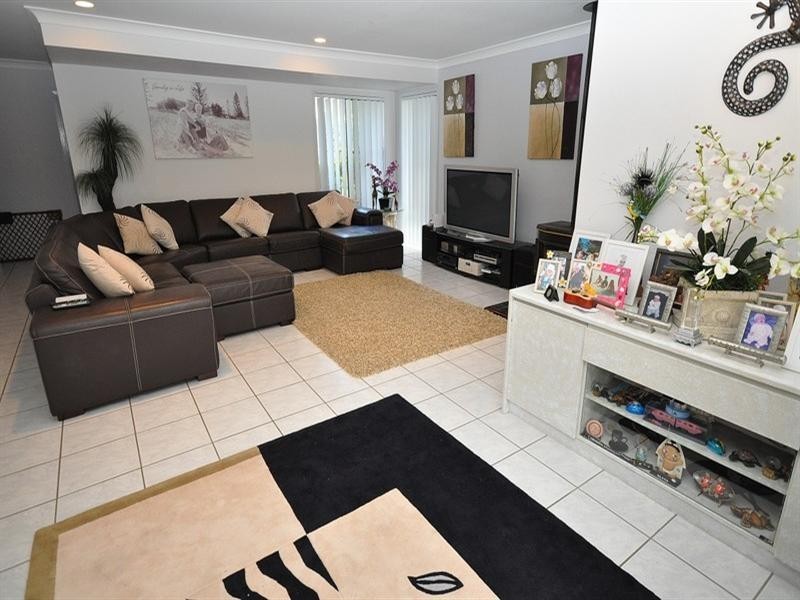 3 Delonix Court, Arundel QLD 4214