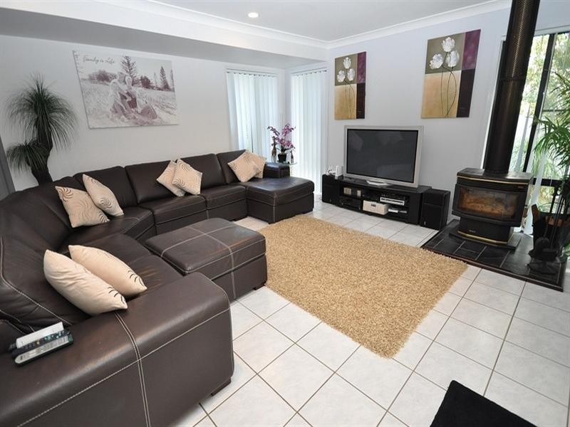 3 Delonix Court, Arundel QLD 4214