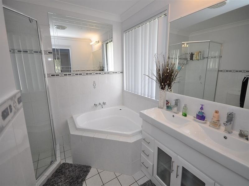 3 Delonix Court, Arundel QLD 4214