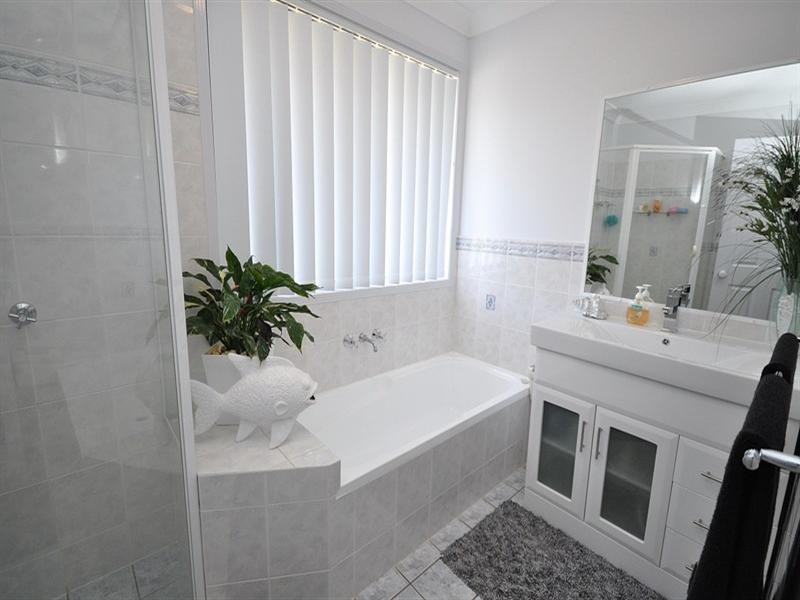 3 Delonix Court, Arundel QLD 4214