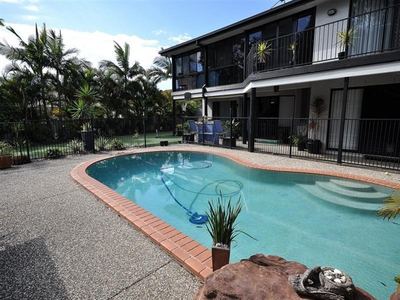 3 Delonix Court, Arundel QLD 4214