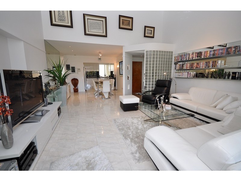 27/76 Chichester Drive, Arundel QLD 4214