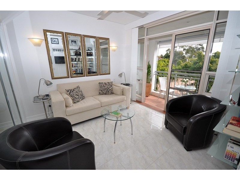 27/76 Chichester Drive, Arundel QLD 4214