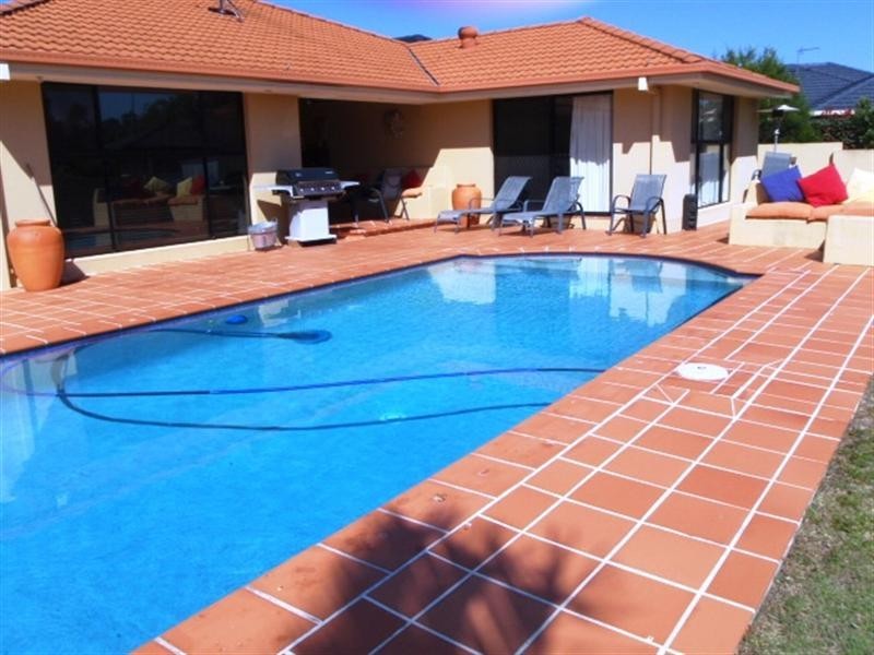 4 Fitzalan Circuit, Arundel QLD 4214