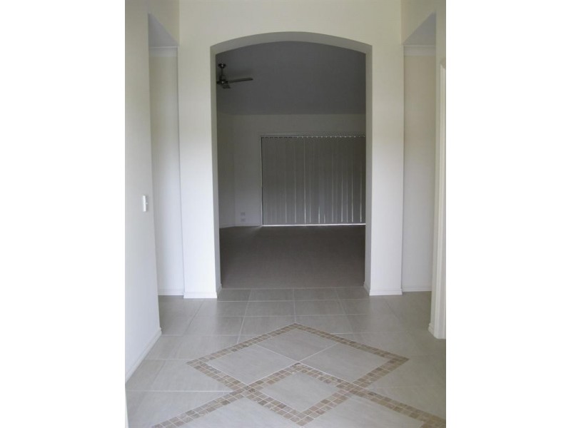 1 Selsey Court, Arundel QLD 4214