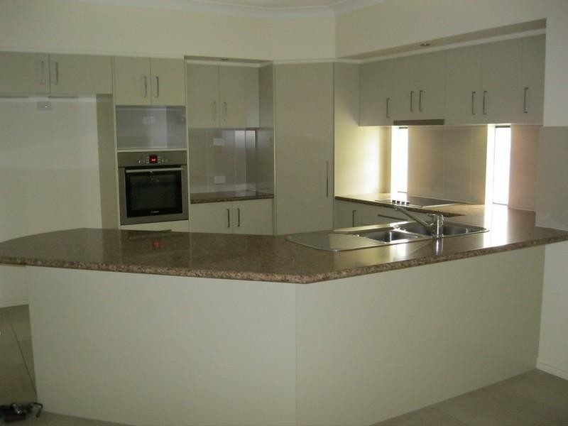 1 Selsey Court, Arundel QLD 4214