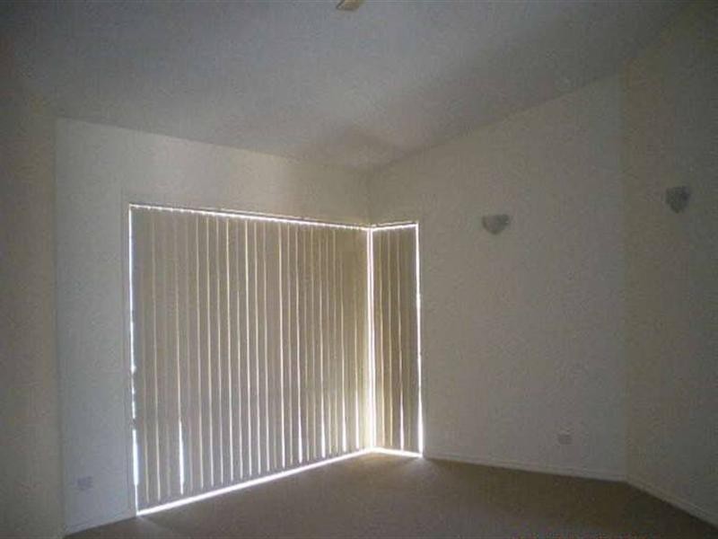 1 Selsey Court, Arundel QLD 4214