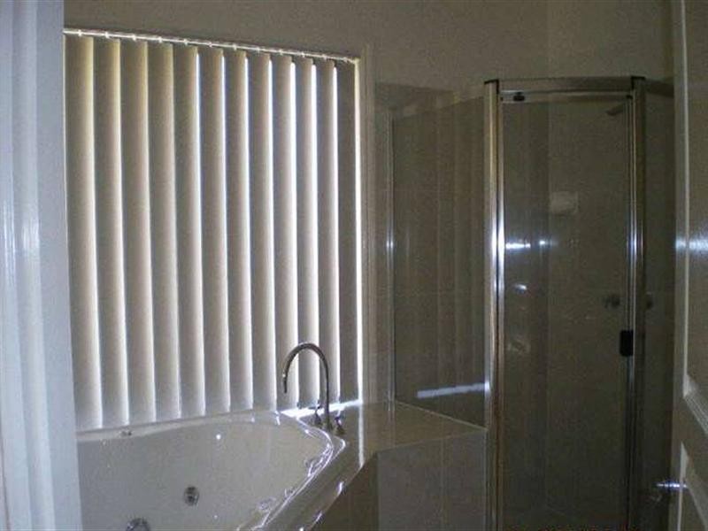 1 Selsey Court, Arundel QLD 4214