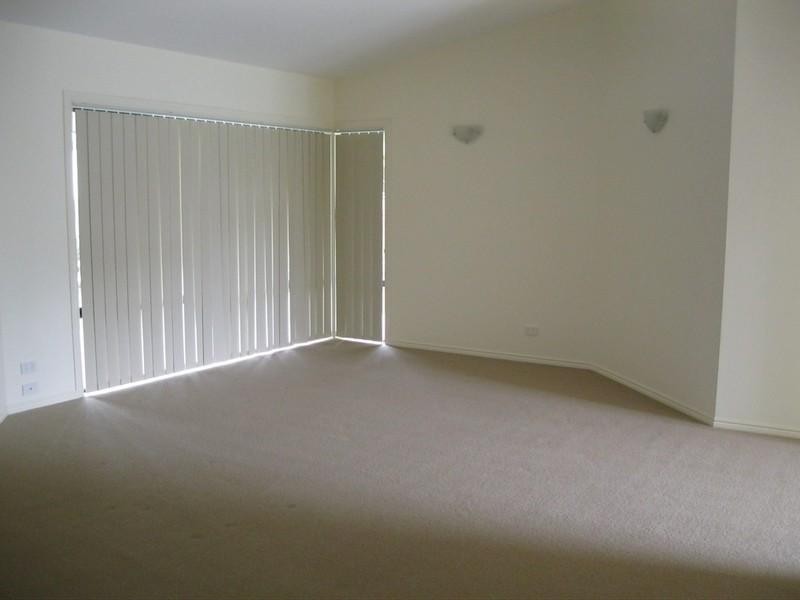 1 Selsey Court, Arundel QLD 4214