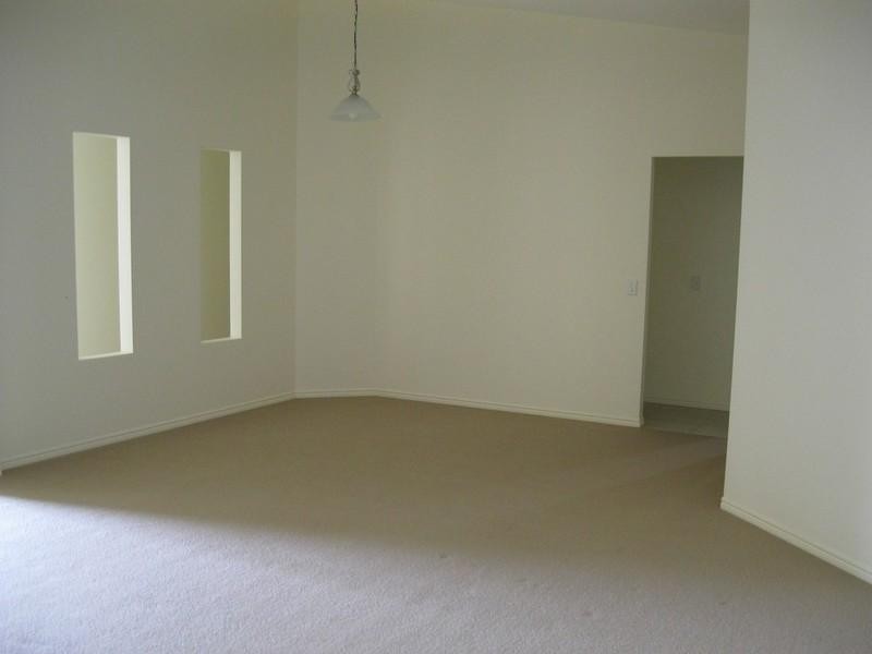 1 Selsey Court, Arundel QLD 4214