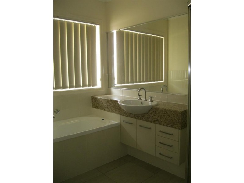 1 Selsey Court, Arundel QLD 4214