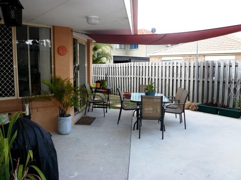 1/4 Joshua Close, Arundel QLD 4214