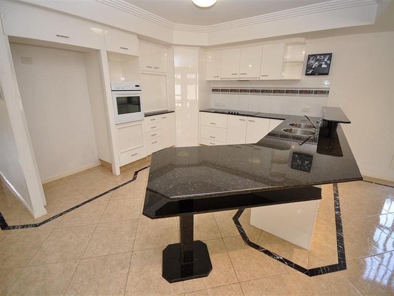 14 Leeds Close, Arundel QLD 4214