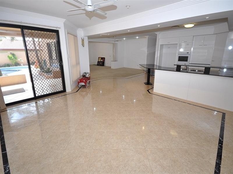 14 Leeds Close, Arundel QLD 4214