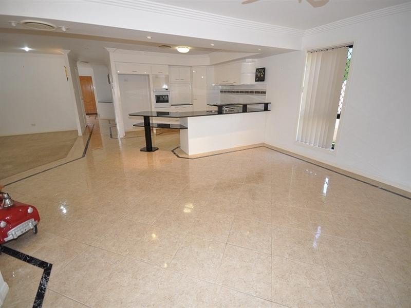 14 Leeds Close, Arundel QLD 4214