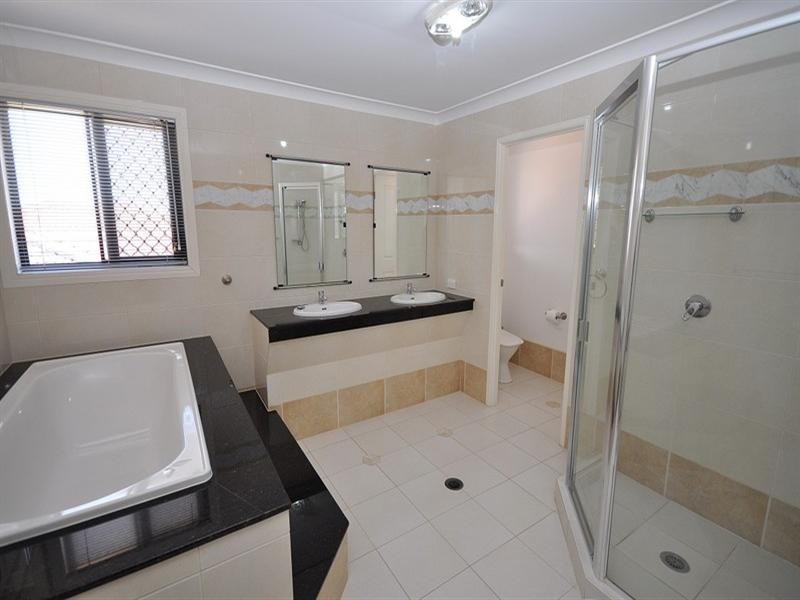 14 Leeds Close, Arundel QLD 4214