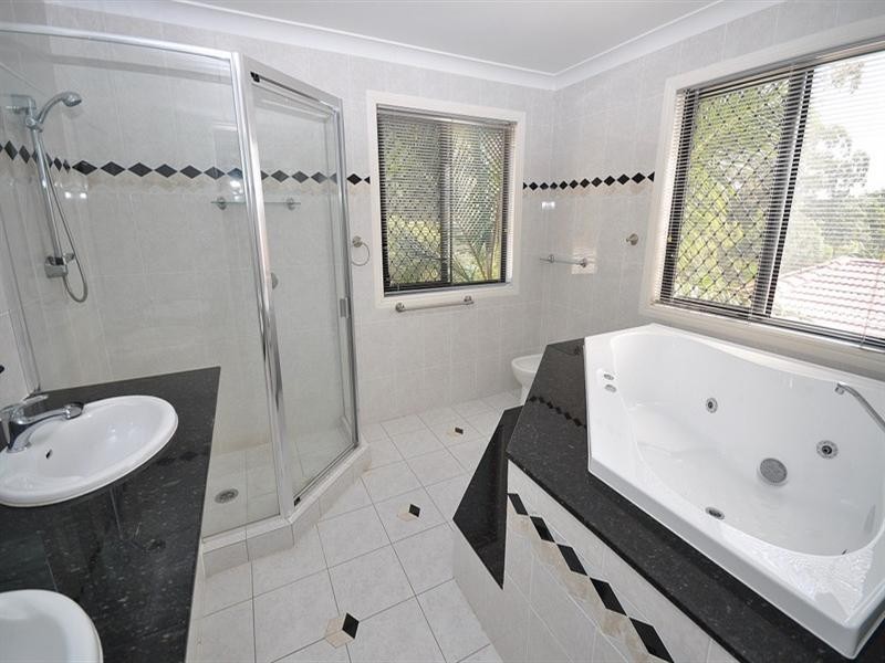 14 Leeds Close, Arundel QLD 4214