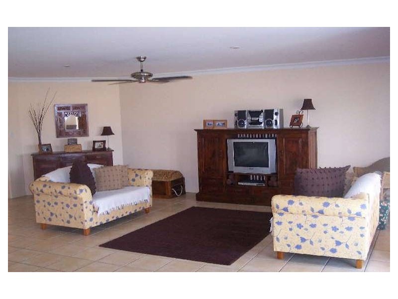 13 Nottinghill Gate Drive, Arundel QLD 4214