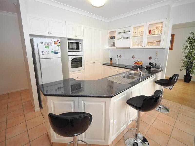 4 Neri Crescent, Arundel QLD 4214