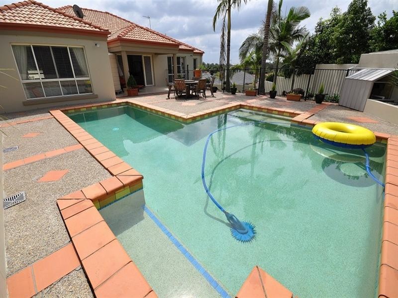 4 Neri Crescent, Arundel QLD 4214