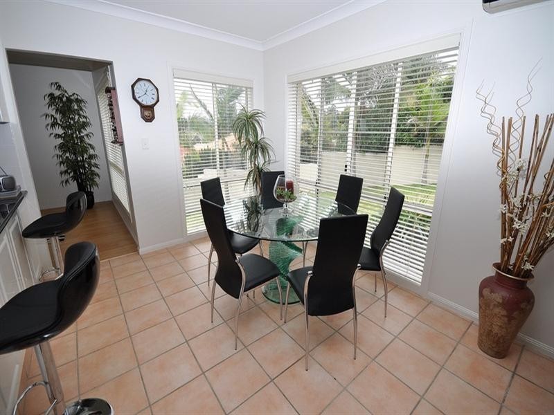 4 Neri Crescent, Arundel QLD 4214