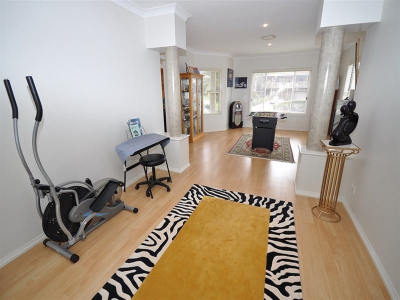 4 Neri Crescent, Arundel QLD 4214