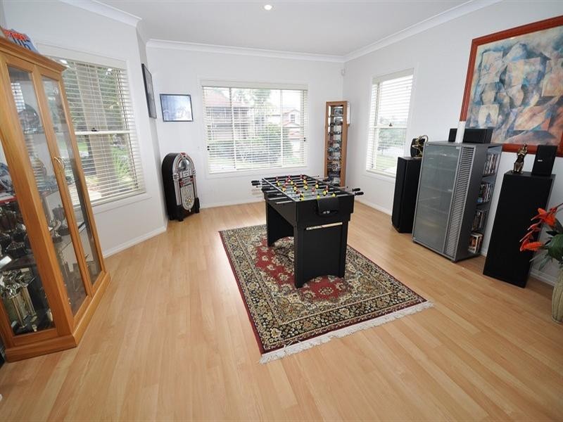 4 Neri Crescent, Arundel QLD 4214