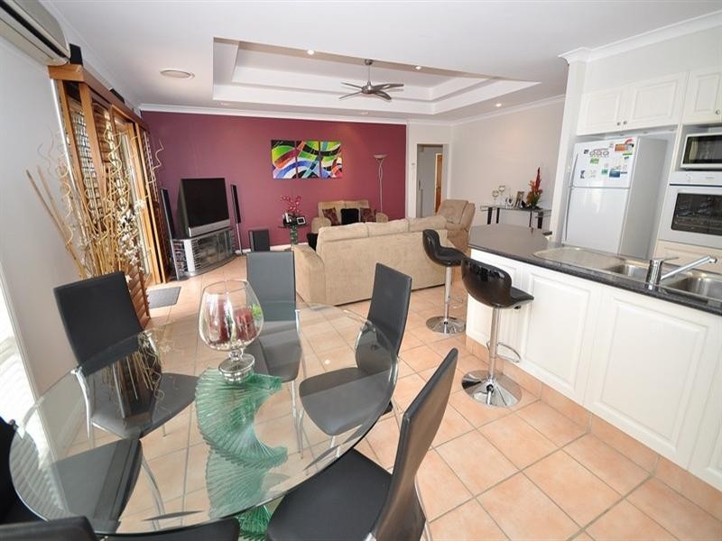 4 Neri Crescent, Arundel QLD 4214