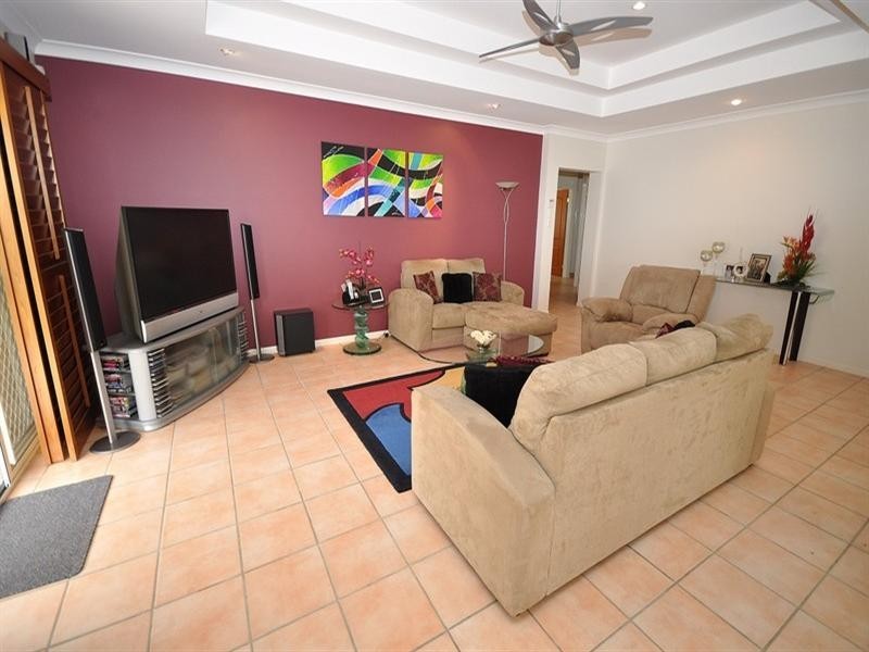 4 Neri Crescent, Arundel QLD 4214