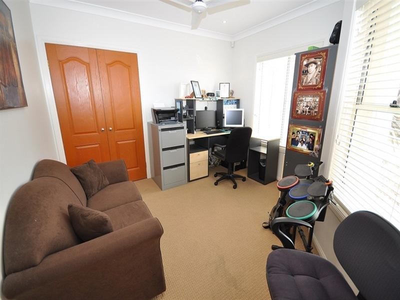 4 Neri Crescent, Arundel QLD 4214