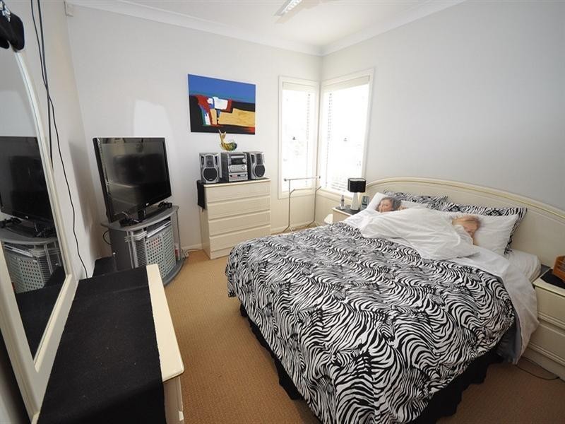 4 Neri Crescent, Arundel QLD 4214