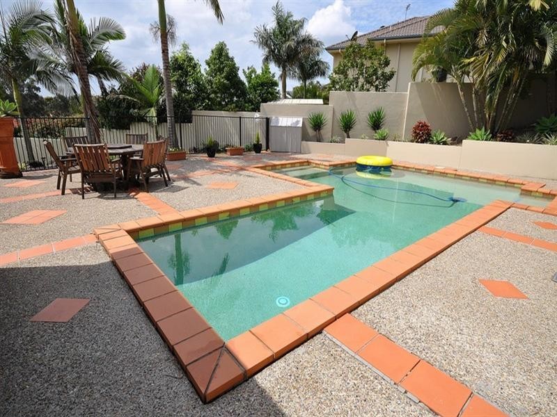 4 Neri Crescent, Arundel QLD 4214