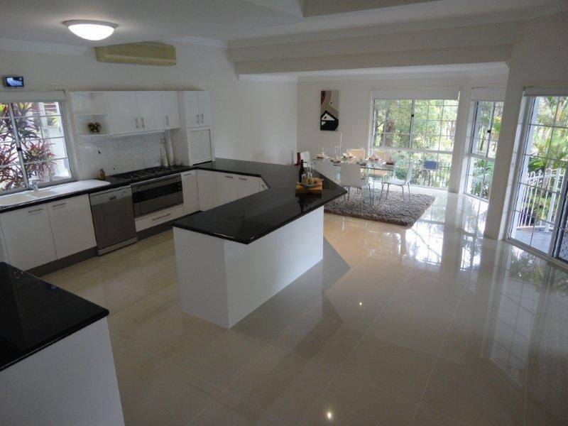 7 Cherry Alder Court, Arundel QLD 4214