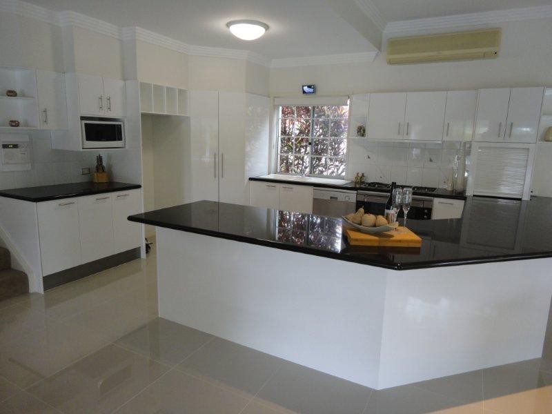 7 Cherry Alder Court, Arundel QLD 4214