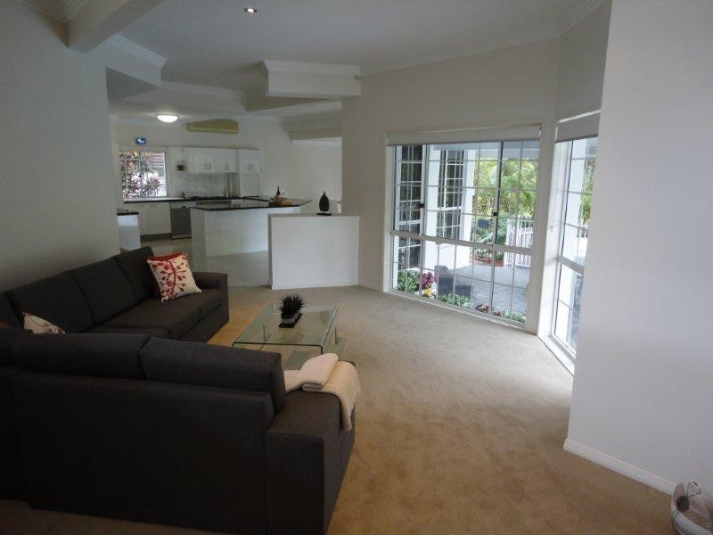 7 Cherry Alder Court, Arundel QLD 4214