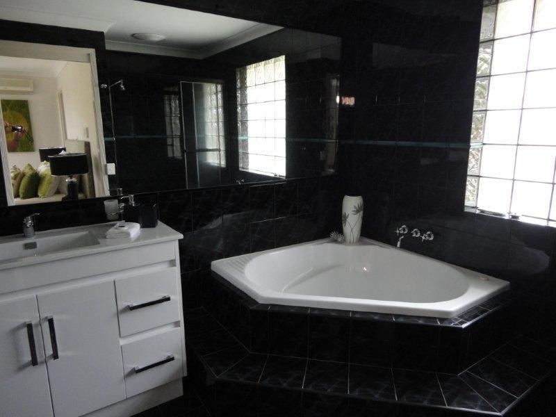 7 Cherry Alder Court, Arundel QLD 4214
