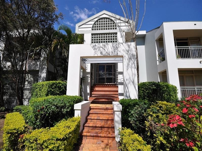 20/76 Chichester Drive, Arundel QLD 4214