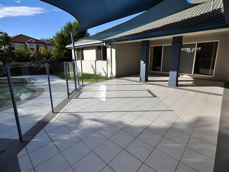 3 Worthing Court, Arundel QLD 4214